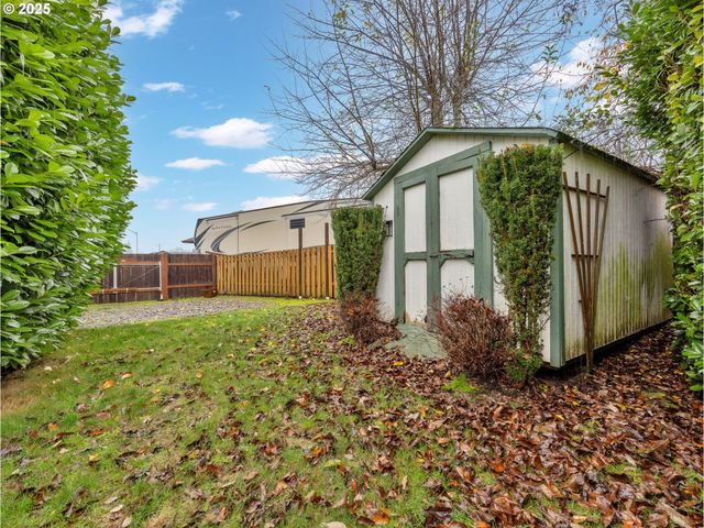 3533 Ne FAIRVIEW LAKE Ct, Fairview, OR 97024