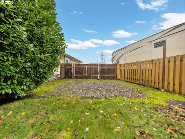 3533 Ne FAIRVIEW LAKE Ct, Fairview, OR 97024