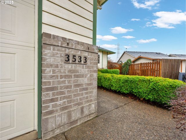 3533 Ne FAIRVIEW LAKE Ct, Fairview, OR 97024