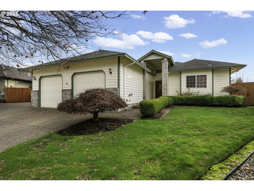 3533 Ne FAIRVIEW LAKE Ct, Fairview, OR 97024