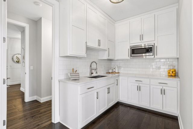 15484 Minnetonka Boulevard, Minnetonka, MN 55345