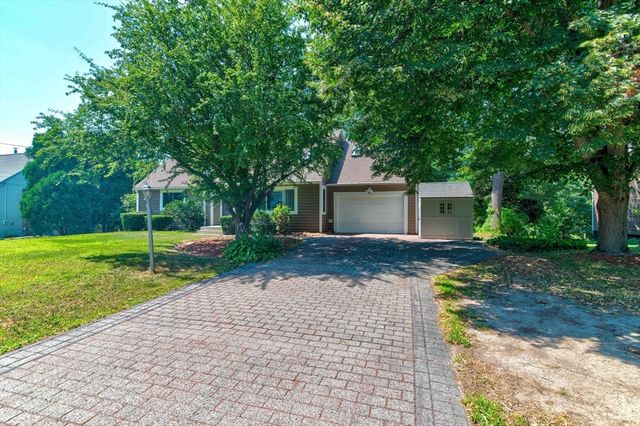 7 Oxyoke Dr, Methuen, MA 01844