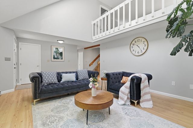 7 Oxyoke Dr, Methuen, MA 01844