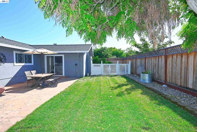 749 Moraga Dr, Livermore, CA 94550