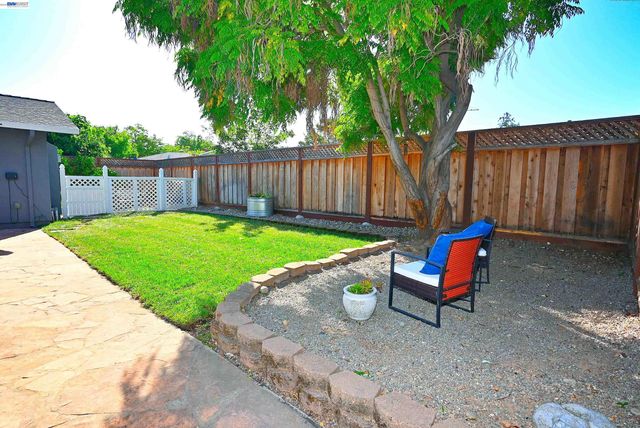 749 Moraga Dr, Livermore, CA 94550