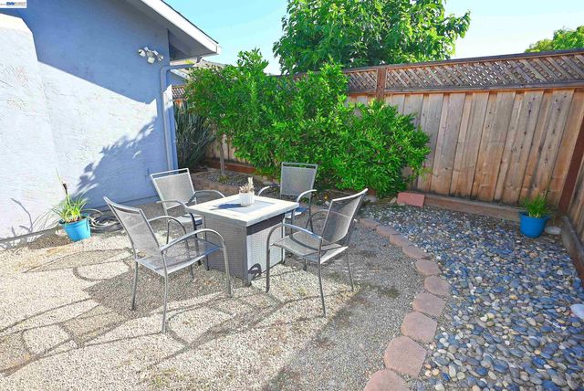 749 Moraga Dr, Livermore, CA 94550