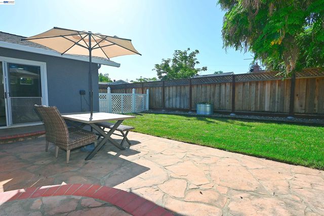 749 Moraga Dr, Livermore, CA 94550