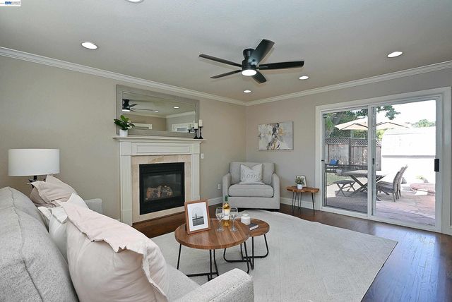 749 Moraga Dr, Livermore, CA 94550