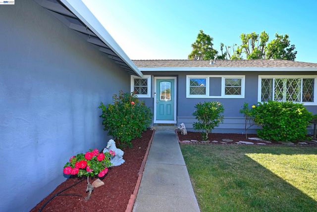 749 Moraga Dr, Livermore, CA 94550