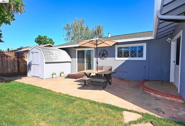 749 Moraga Dr, Livermore, CA 94550