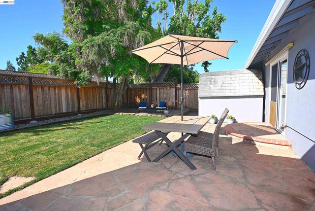 749 Moraga Dr, Livermore, CA 94550