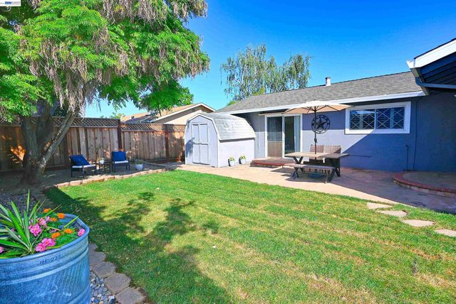 749 Moraga Dr, Livermore, CA 94550