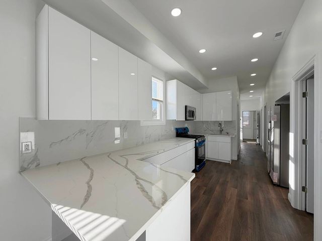 2982 S Lyman Street, Chicago, IL 60608