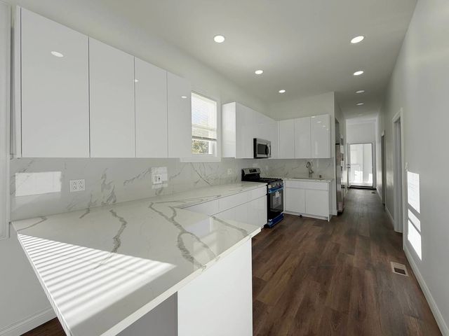 2982 S Lyman Street, Chicago, IL 60608