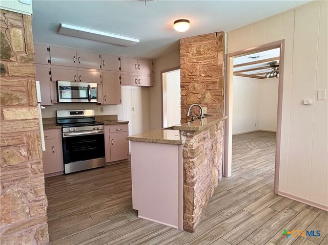 141 Oaklane Drive, Universal City, TX 78148