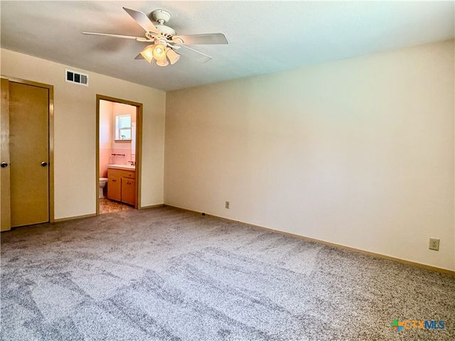 141 Oaklane Drive, Universal City, TX 78148