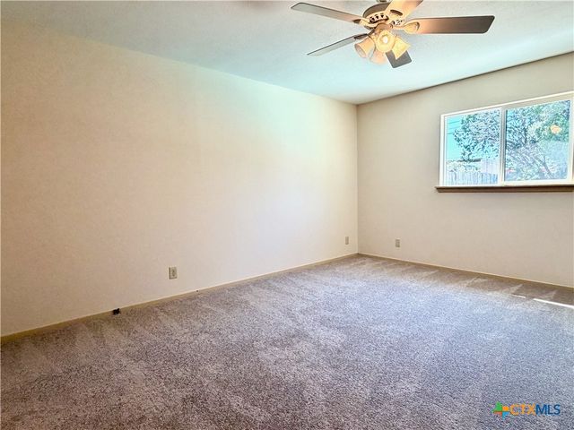 141 Oaklane Drive, Universal City, TX 78148