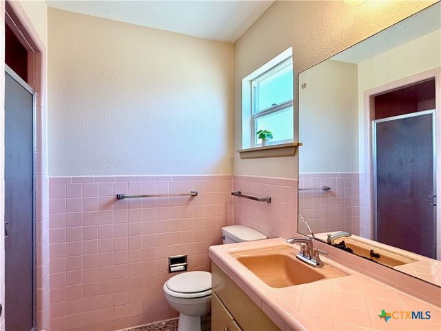 141 Oaklane Drive, Universal City, TX 78148