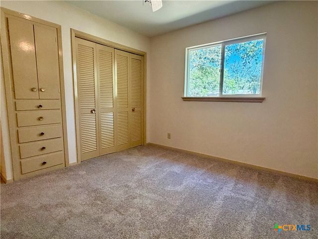 141 Oaklane Drive, Universal City, TX 78148