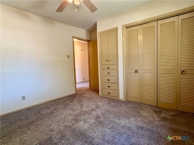 141 Oaklane Drive, Universal City, TX 78148