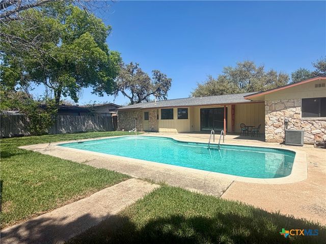 141 Oaklane Drive, Universal City, TX 78148