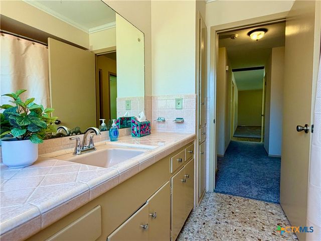 141 Oaklane Drive, Universal City, TX 78148