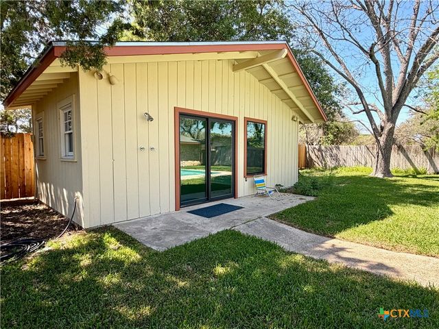141 Oaklane Drive, Universal City, TX 78148