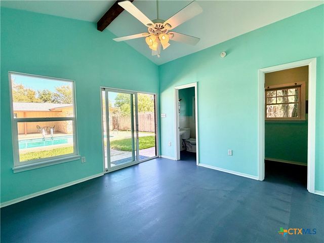 141 Oaklane Drive, Universal City, TX 78148