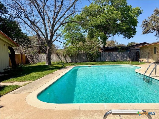 141 Oaklane Drive, Universal City, TX 78148