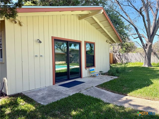 141 Oaklane Drive, Universal City, TX 78148