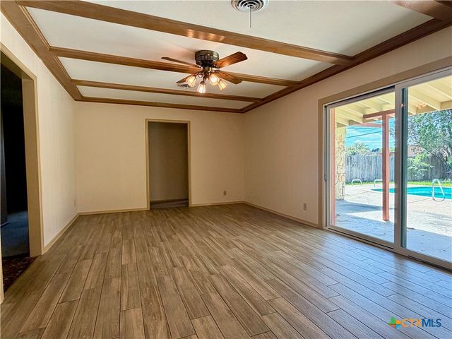 141 Oaklane Drive, Universal City, TX 78148