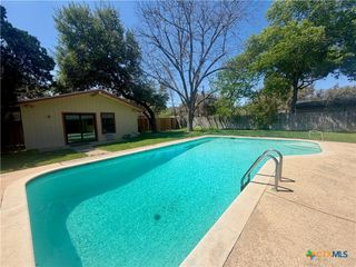 141 Oaklane Drive, Universal City, TX 78148