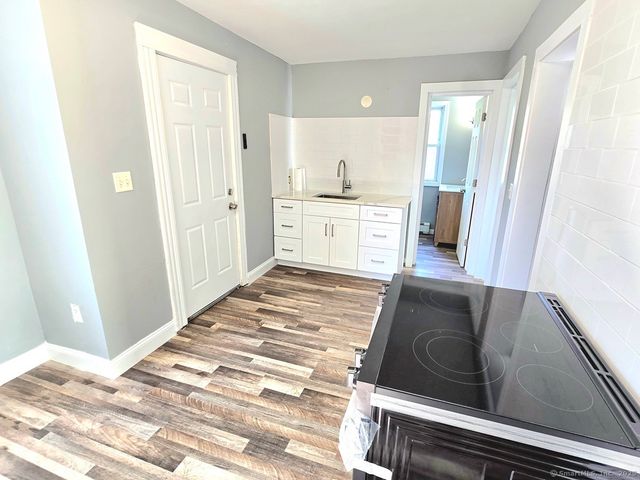 17 Giddings Street, Hartford, CT 06106