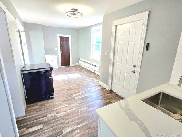 17 Giddings Street, Hartford, CT 06106