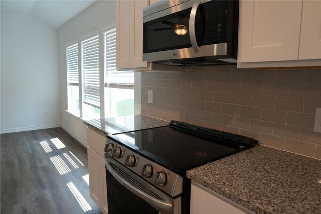 500 Oak Chase Avenue, Dayton, TX 77535