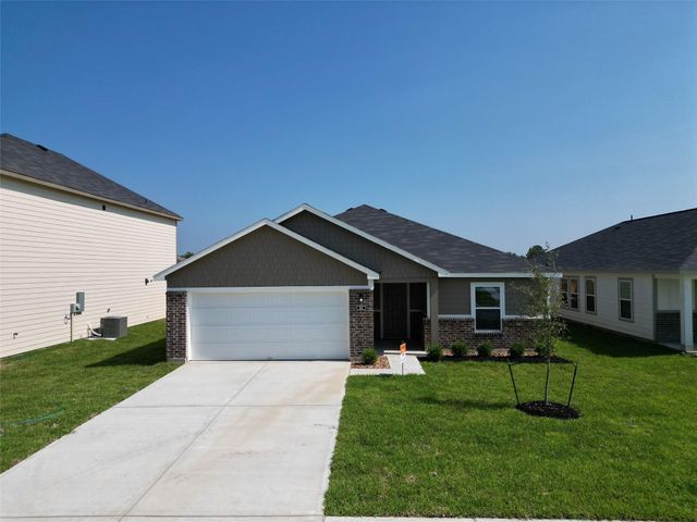 500 Oak Chase Avenue, Dayton, TX 77535