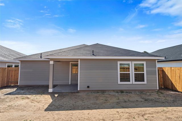 500 Oak Chase Avenue, Dayton, TX 77535