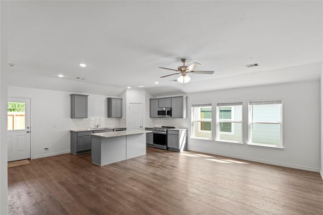 500 Oak Chase Avenue, Dayton, TX 77535