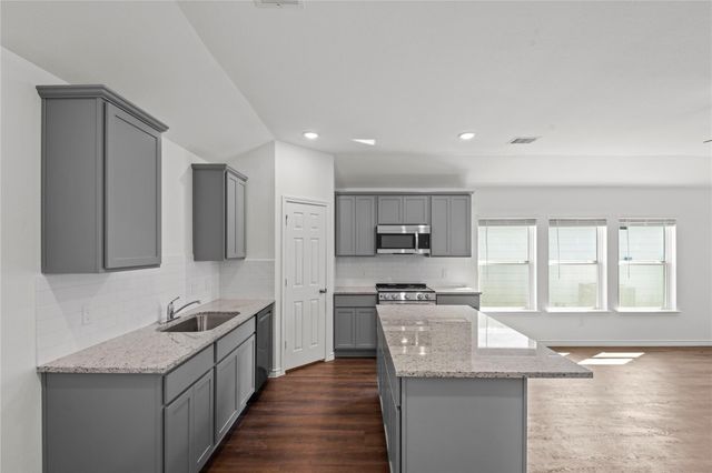 500 Oak Chase Avenue, Dayton, TX 77535