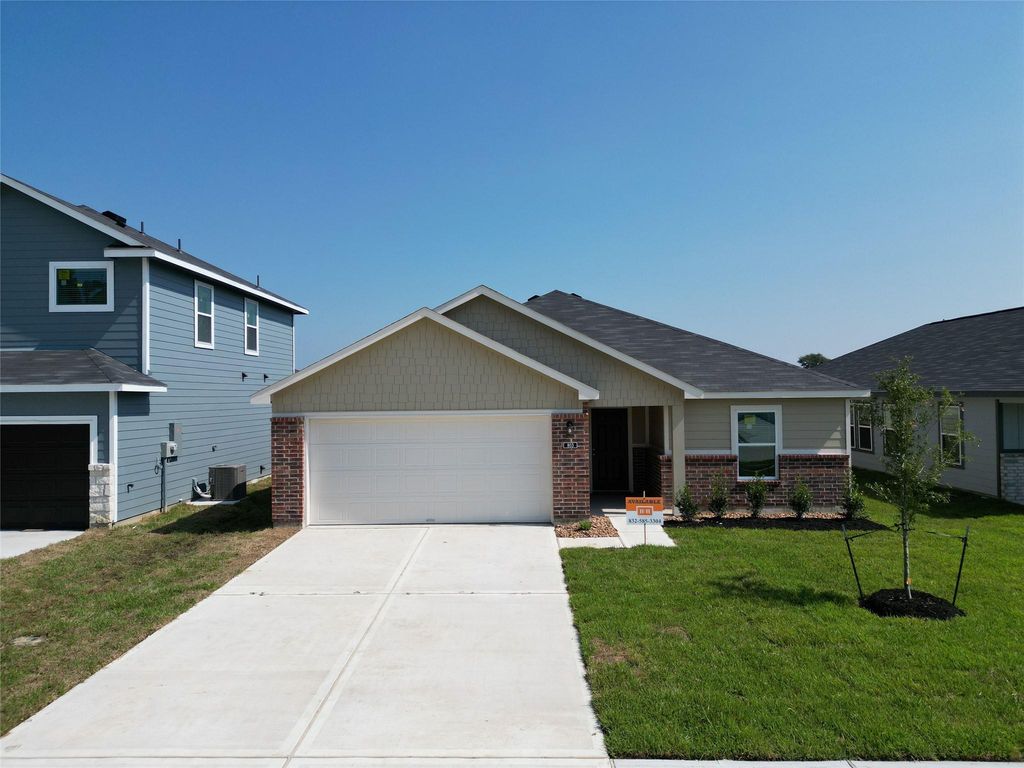 500 Oak Chase Avenue, Dayton, TX 77535