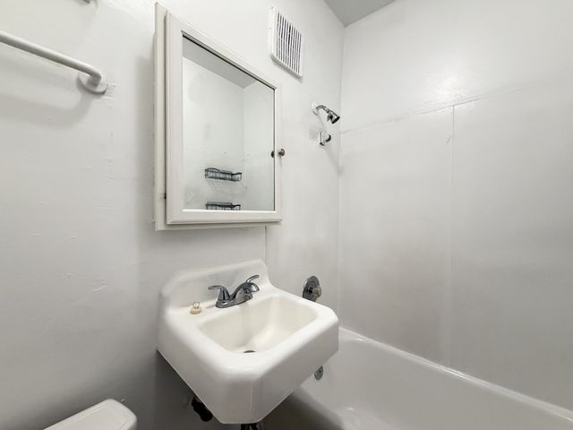 4060 N KENMORE Avenue 211, Chicago, IL 60613
