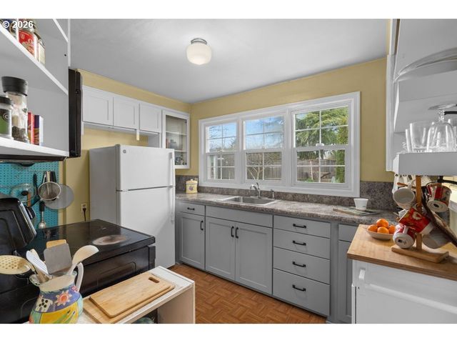 154 BEVERLY Dr, Oregon City, OR 97045