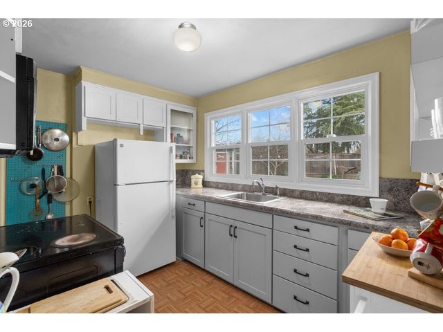 154 BEVERLY Dr, Oregon City, OR 97045