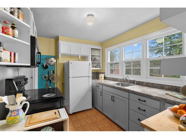 154 BEVERLY Dr, Oregon City, OR 97045