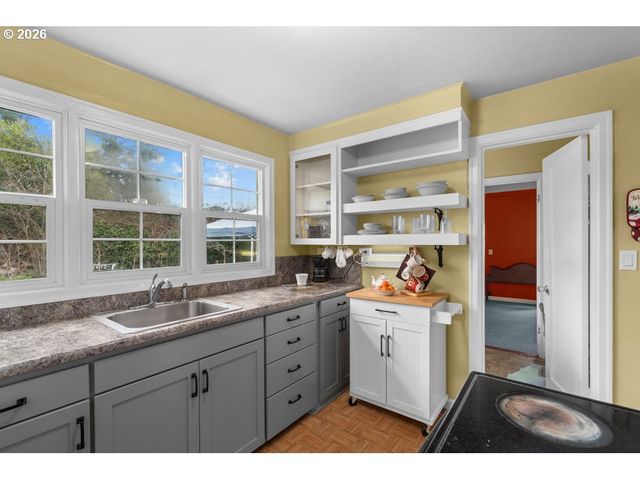 154 BEVERLY Dr, Oregon City, OR 97045