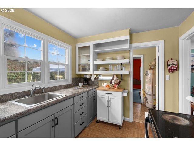 154 BEVERLY Dr, Oregon City, OR 97045