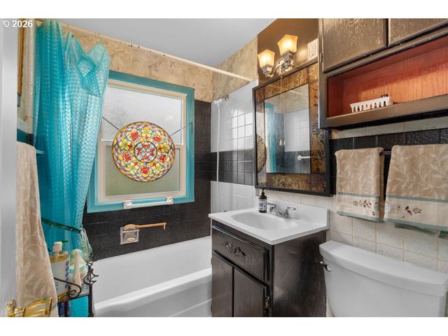 154 BEVERLY Dr, Oregon City, OR 97045