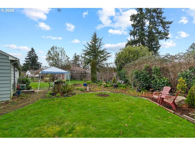 154 BEVERLY Dr, Oregon City, OR 97045