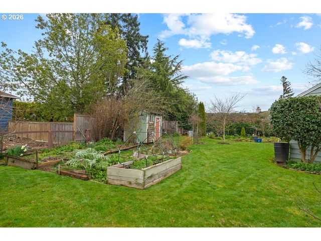 154 BEVERLY Dr, Oregon City, OR 97045