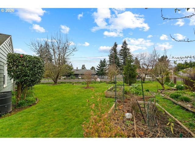 154 BEVERLY Dr, Oregon City, OR 97045